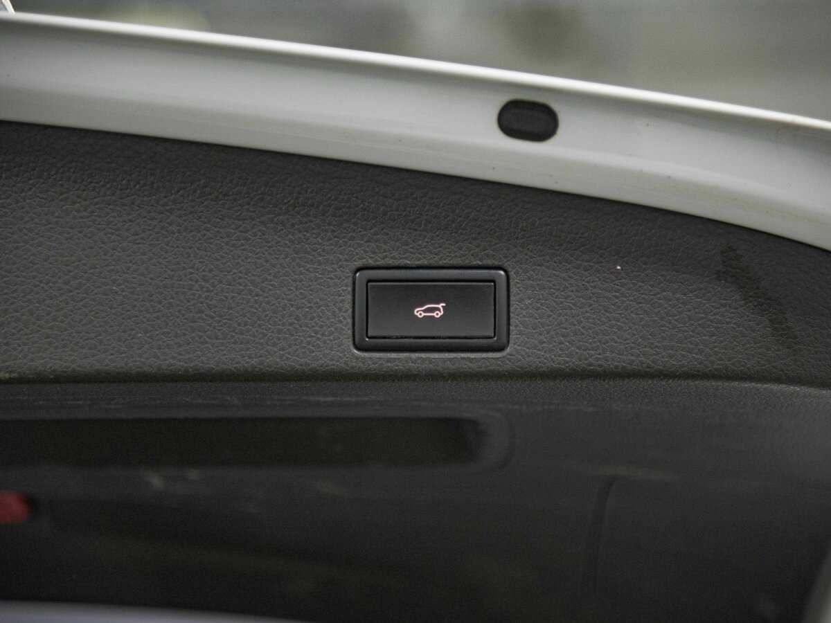 Volkswagen Touareg б/у, 2013, Автоматическая. Фото: #20