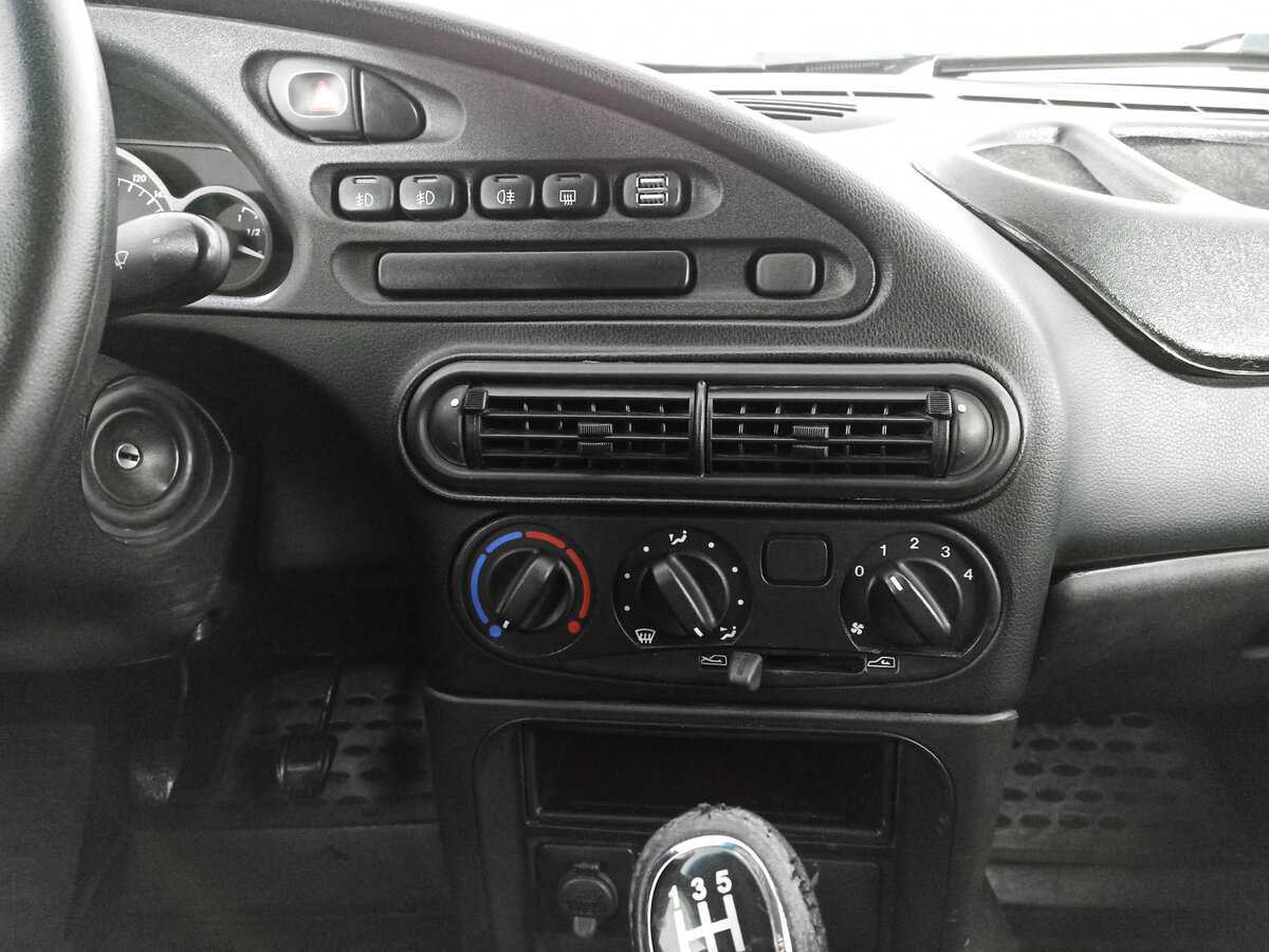 Chevrolet Niva б/у, 2017, Механическая. Фото: #12