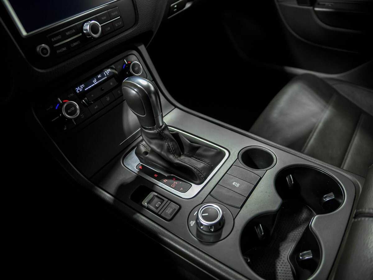 Volkswagen Touareg б/у, 2013, Автоматическая. Фото: #11