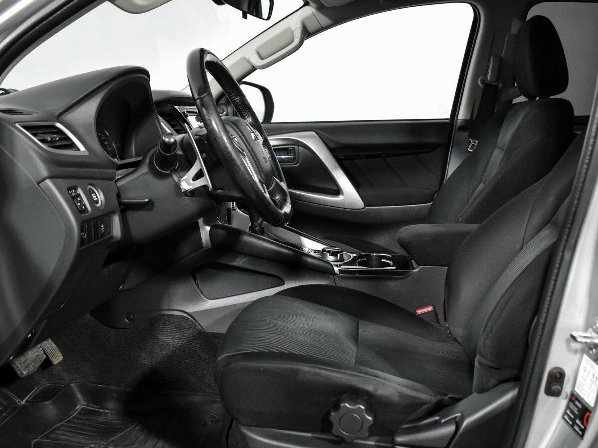 Mitsubishi Pajero Sport б/у, 2018, Автоматическая. Фото: #9