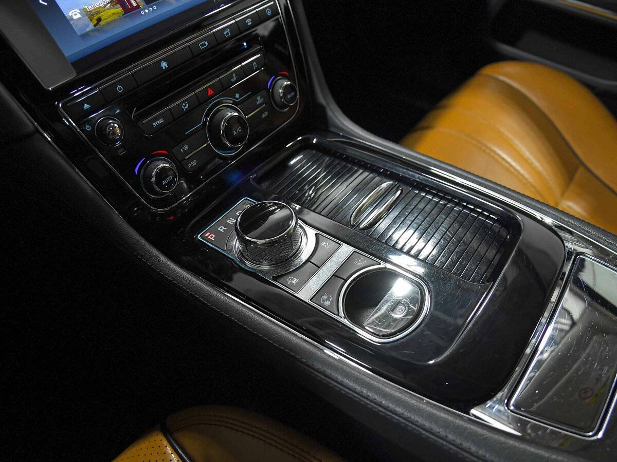 Jaguar XJ б/у, 2016, Автоматическая. Фото: #13