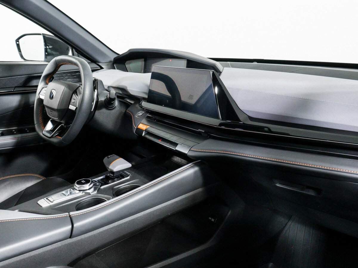 Changan UNI-V б/у, 2023, Роботизированная. Фото: #8