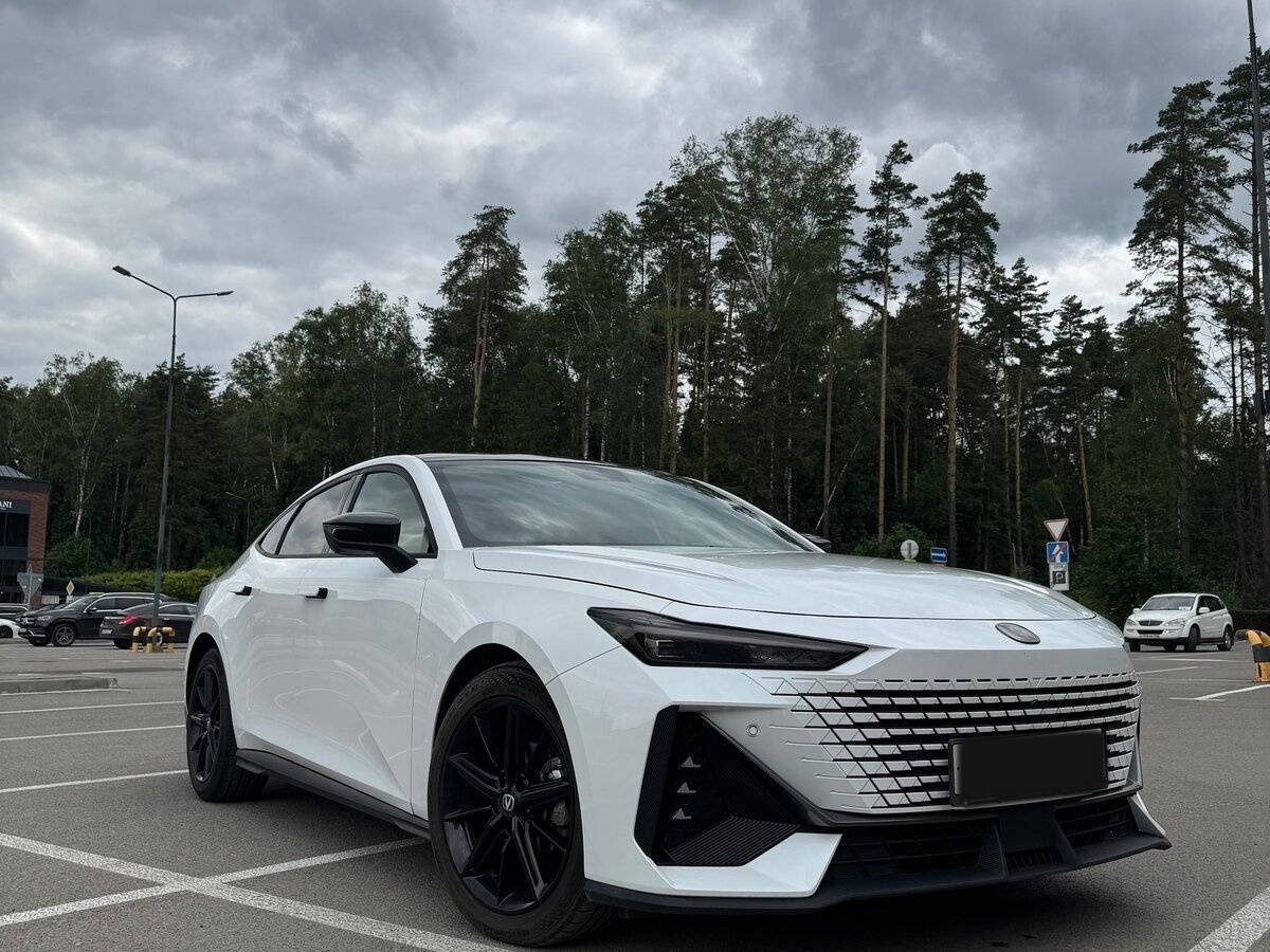 Changan UNI-V б/у, 2023, Роботизированная. Фото: #1