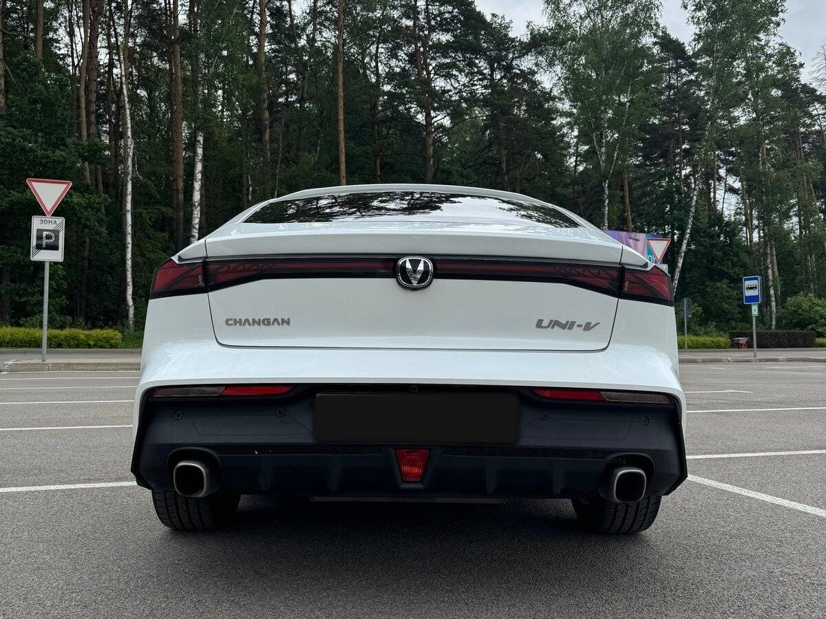 Changan UNI-V б/у, 2023, Роботизированная. Фото: #7