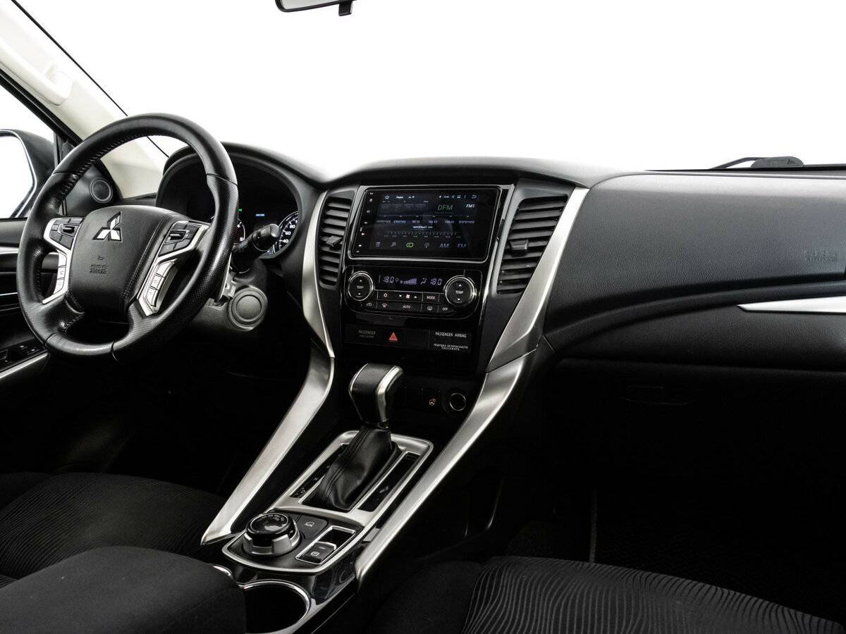 Mitsubishi Pajero Sport б/у, 2017, Автоматическая. Фото: #8
