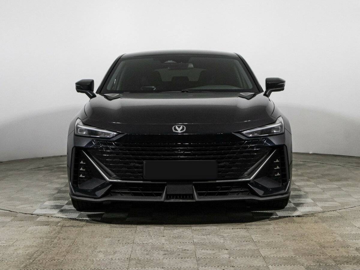 Changan UNI-V б/у, 2023, Роботизированная. Фото: #1