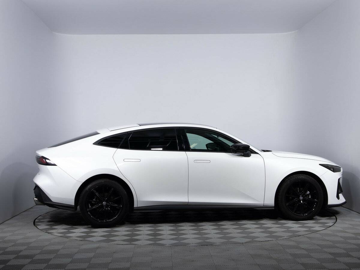 Changan UNI-V б/у, 2023, Роботизированная. Фото: #3