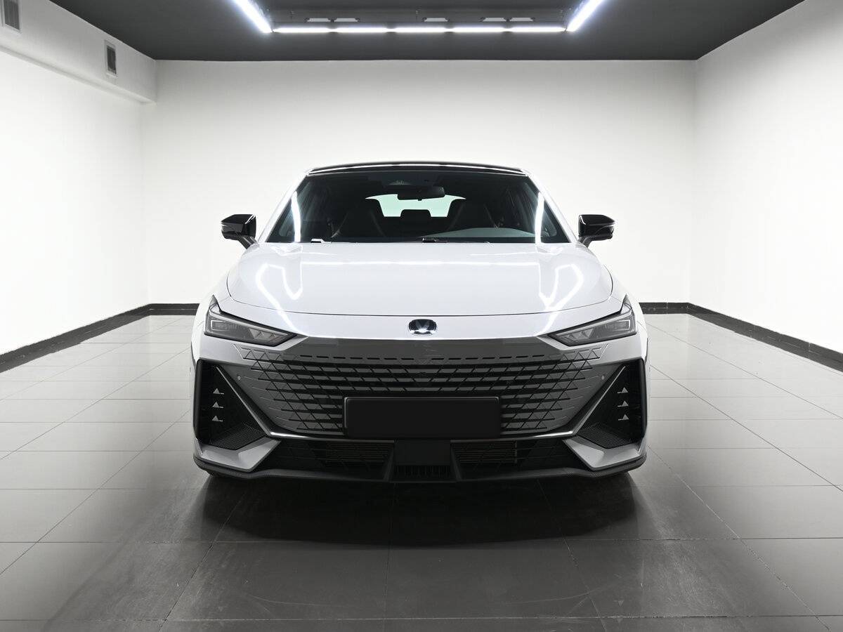 Changan UNI-V б/у, 2023, Роботизированная. Фото: #2