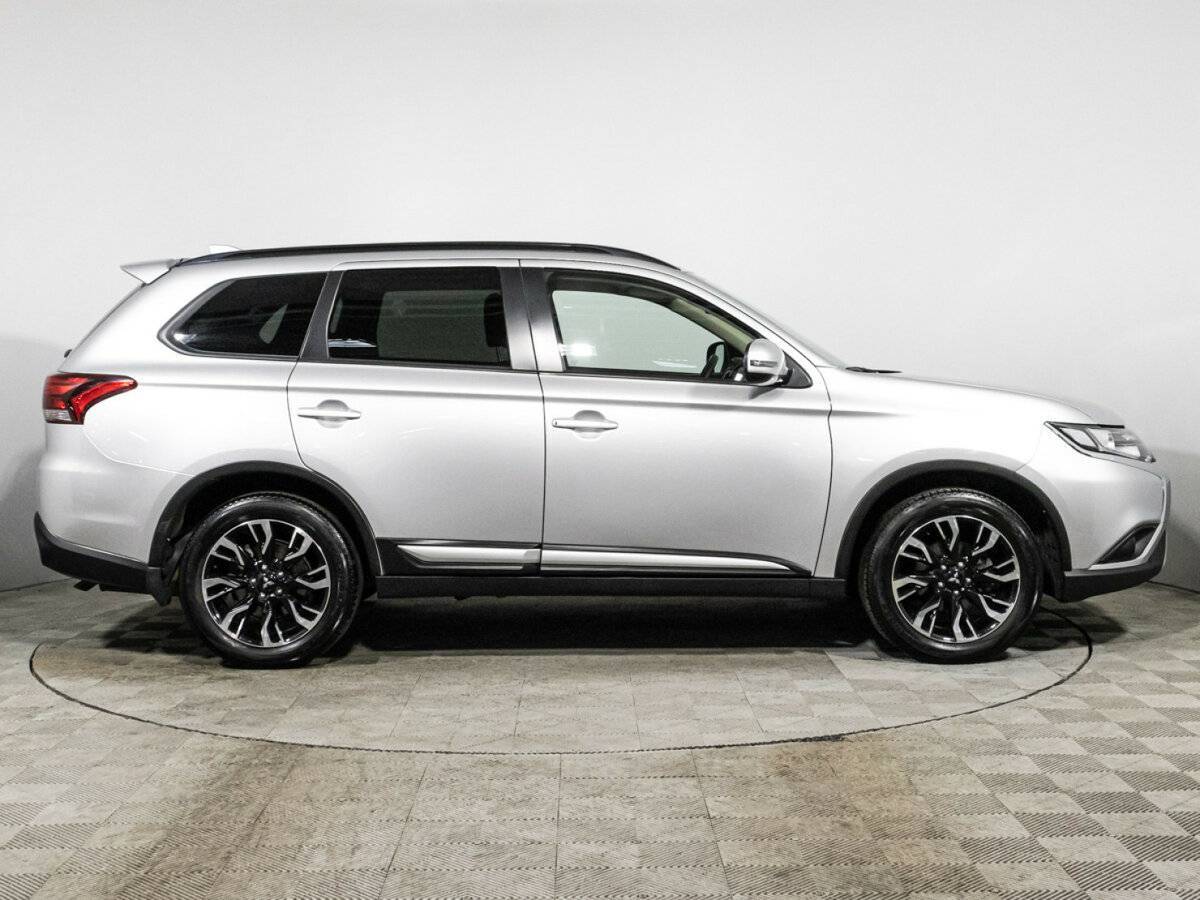 Mitsubishi Outlander б/у, 2022, Вариатор. Фото: #3