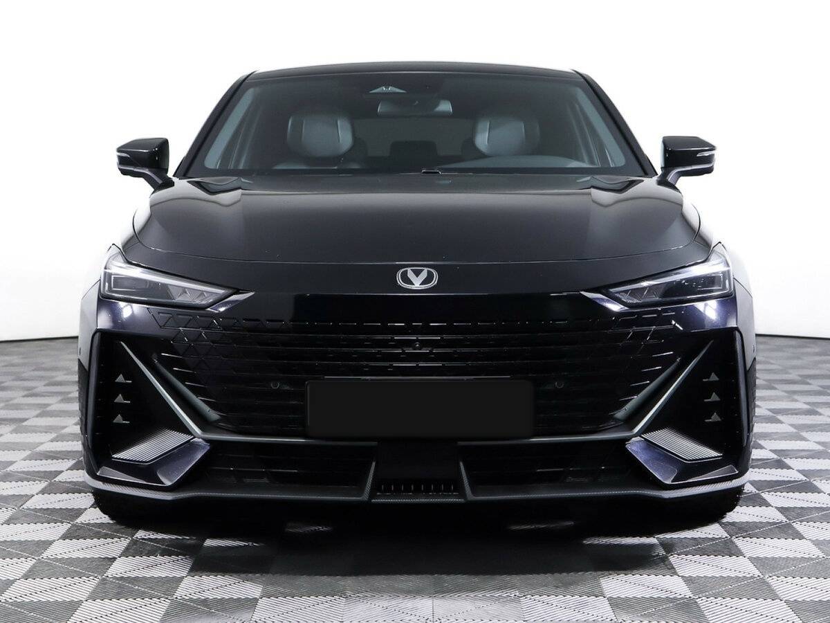 Changan UNI-V б/у, 2023, Роботизированная. Фото: #1