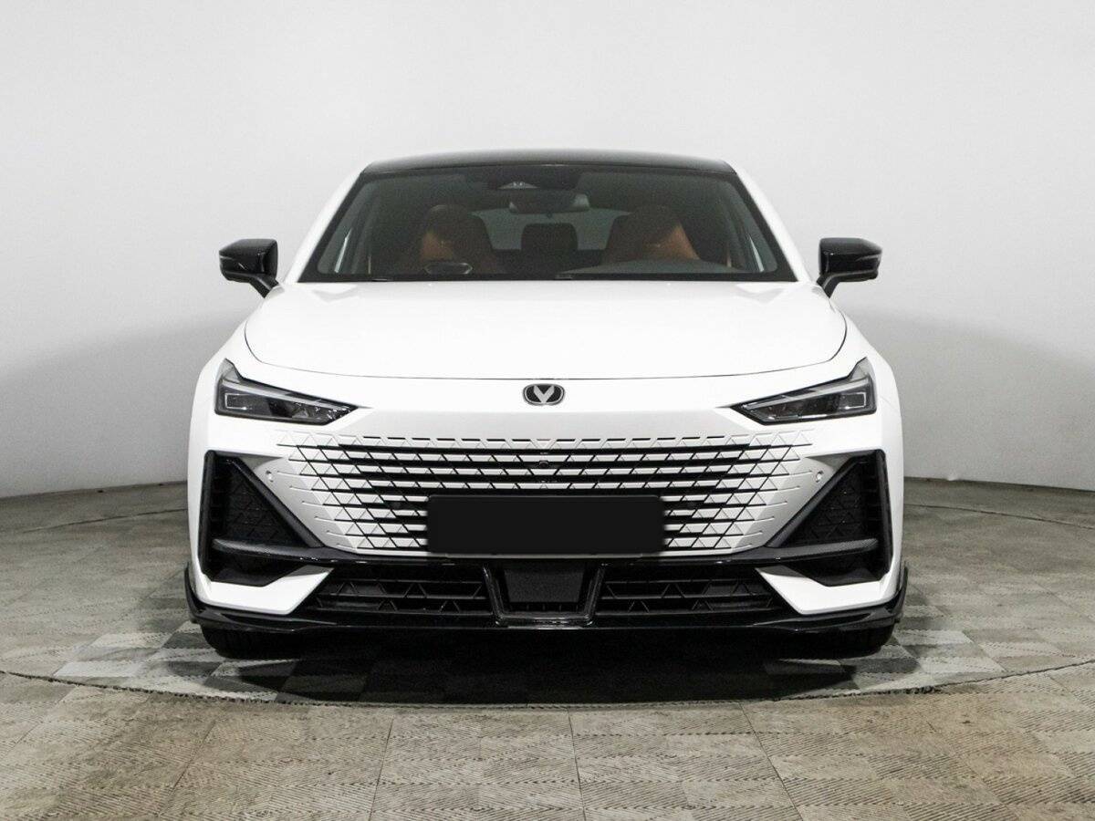 Changan UNI-V б/у, 2023, Роботизированная. Фото: #1