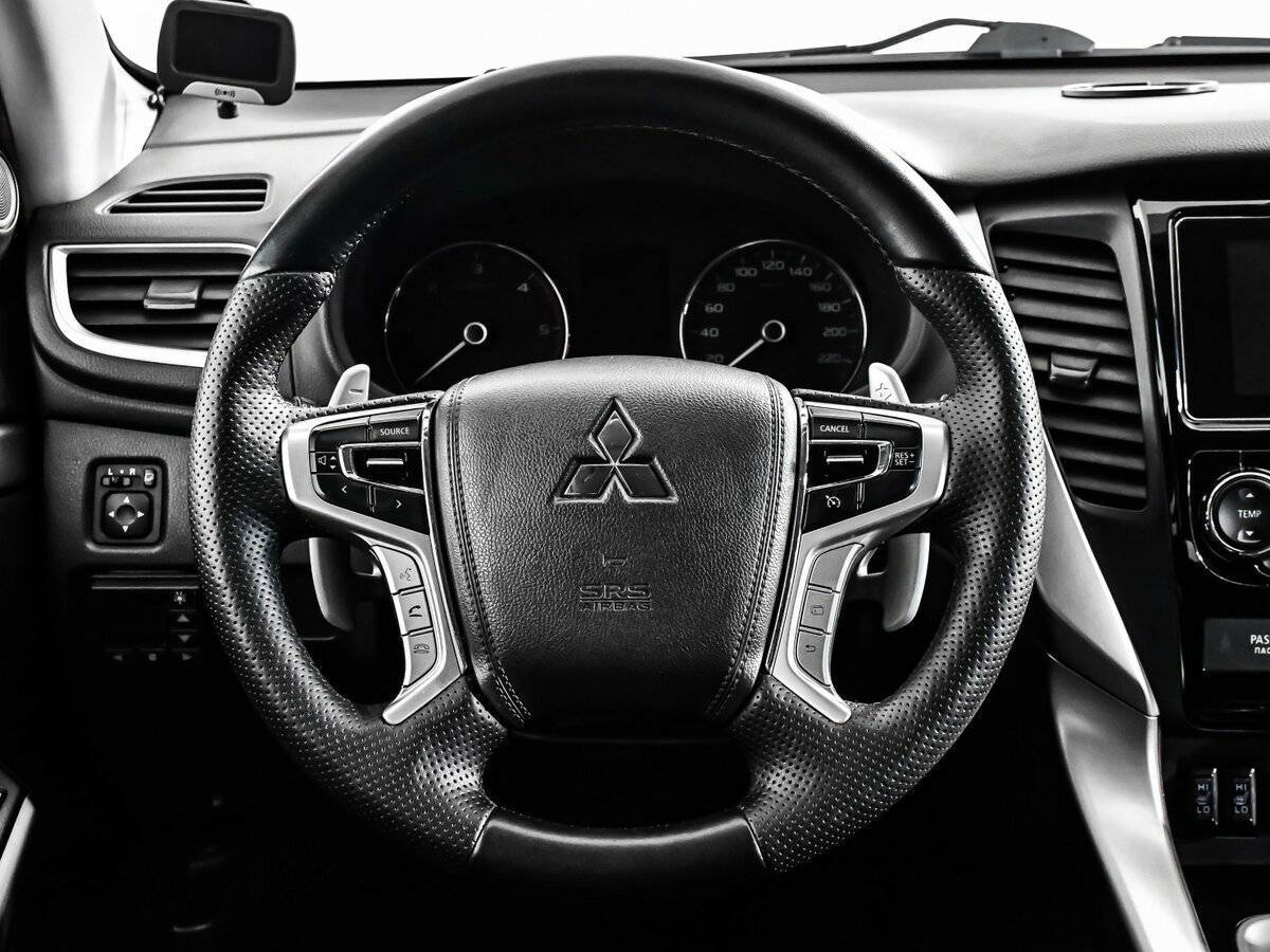 Mitsubishi Pajero Sport б/у, 2017, Автоматическая. Фото: #11