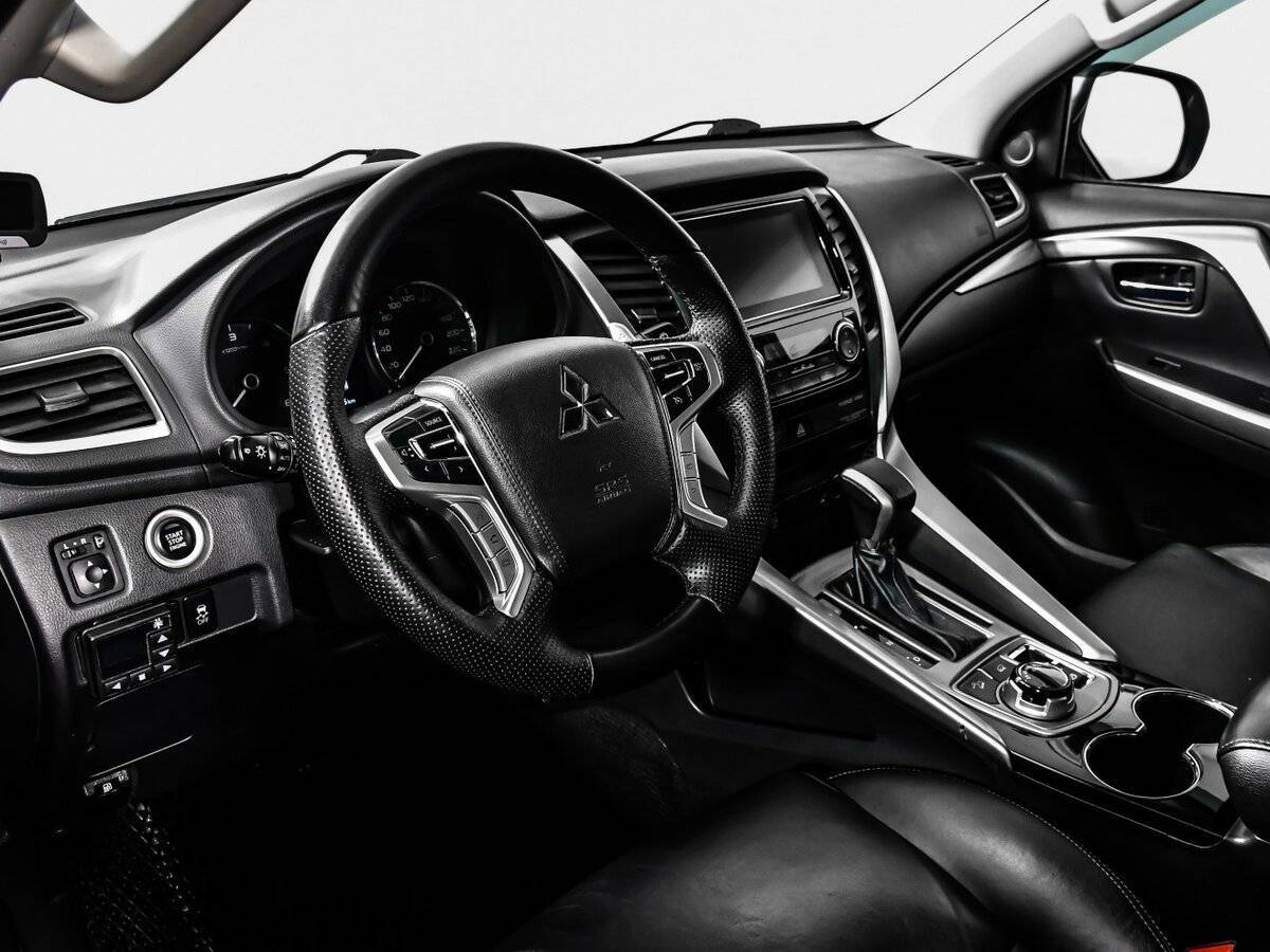 Mitsubishi Pajero Sport б/у, 2017, Автоматическая. Фото: #12
