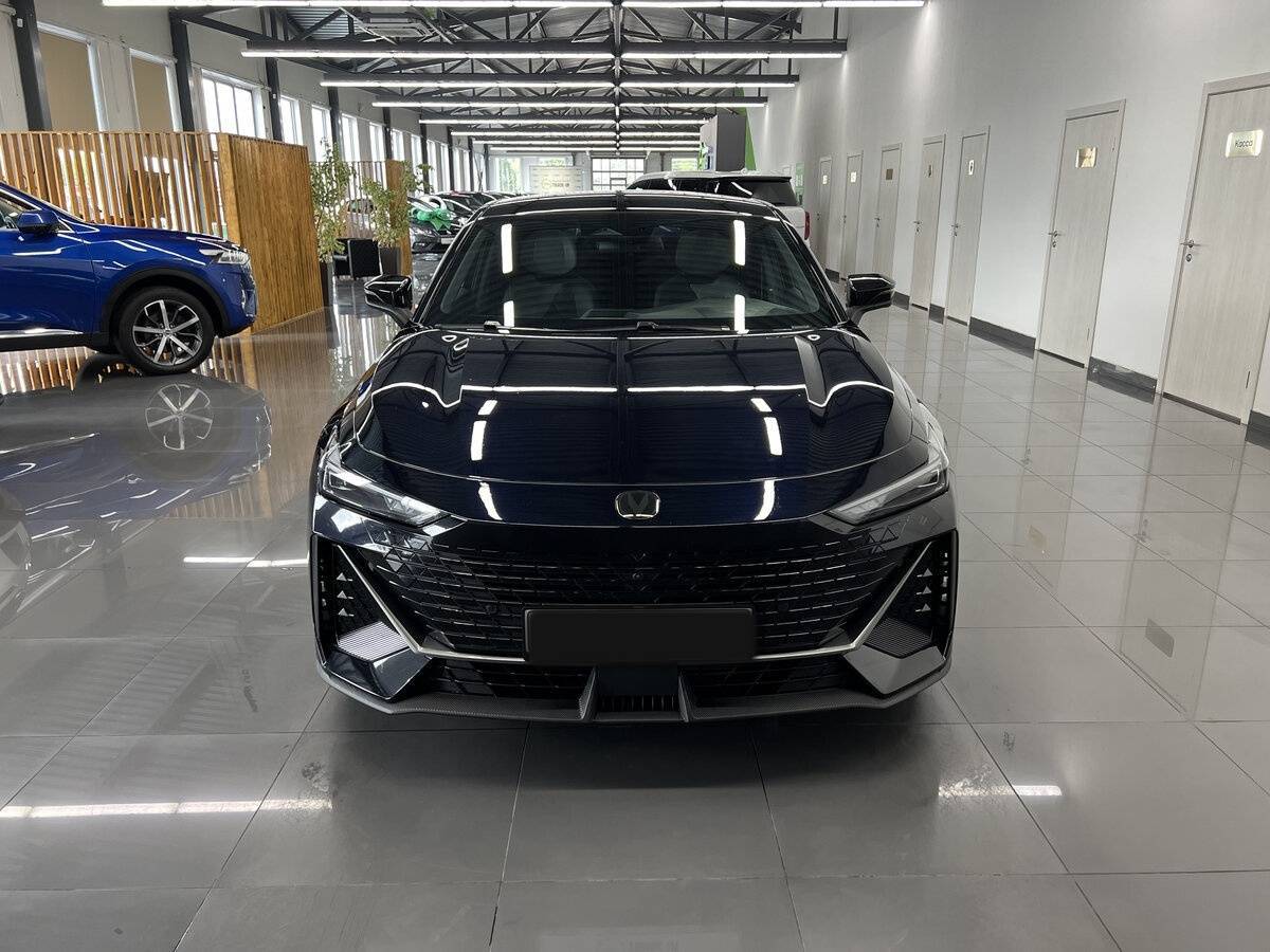 Changan UNI-V б/у, 2023, Роботизированная. Фото: #2