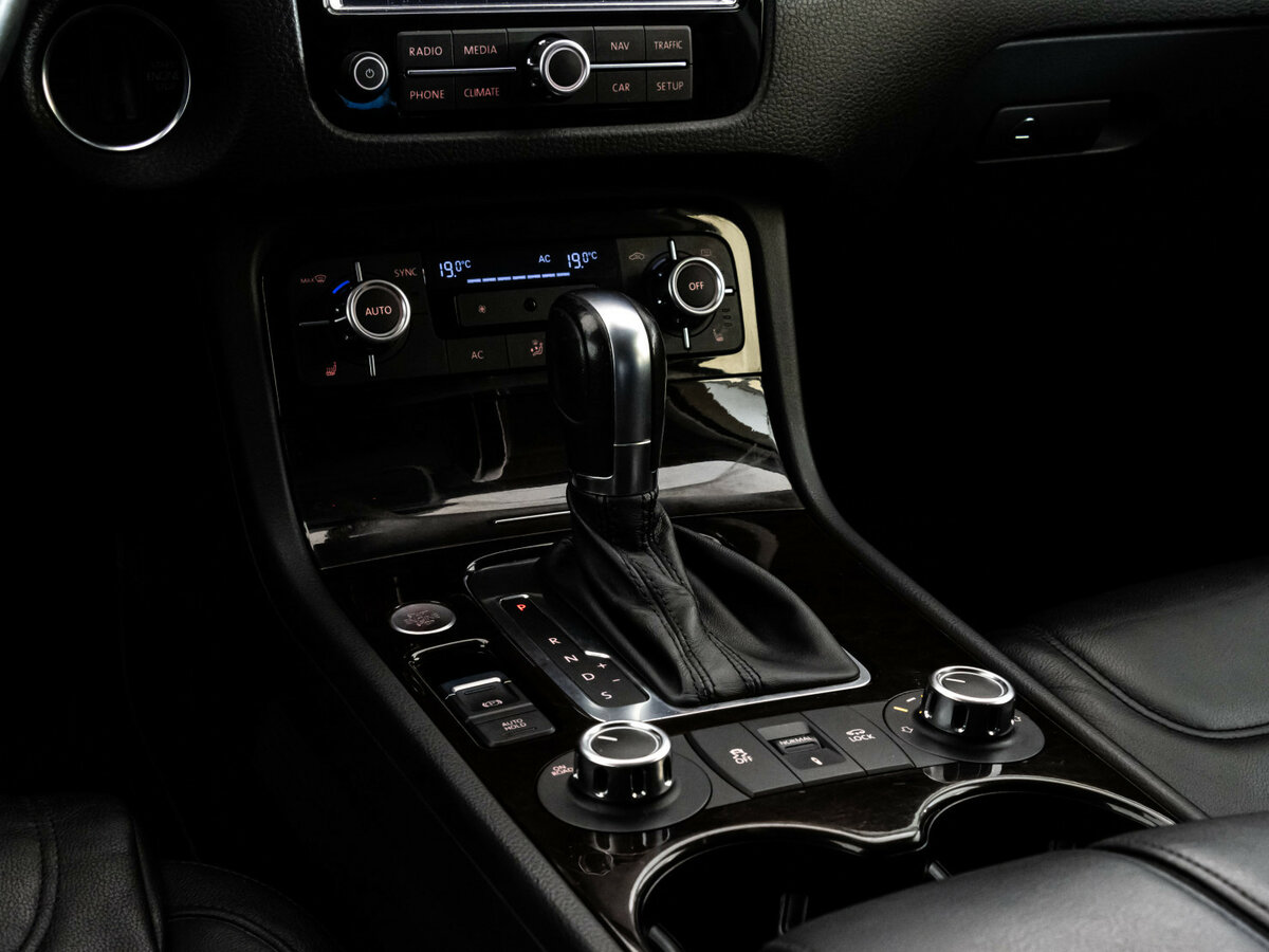 Volkswagen Touareg б/у, 2012, Автоматическая. Фото: #11