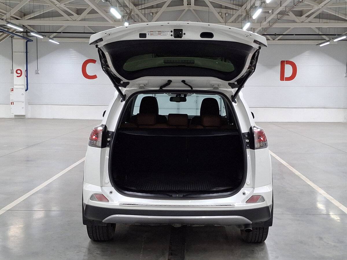 Toyota RAV4 б/у, 2017, Автоматическая. Фото: #9