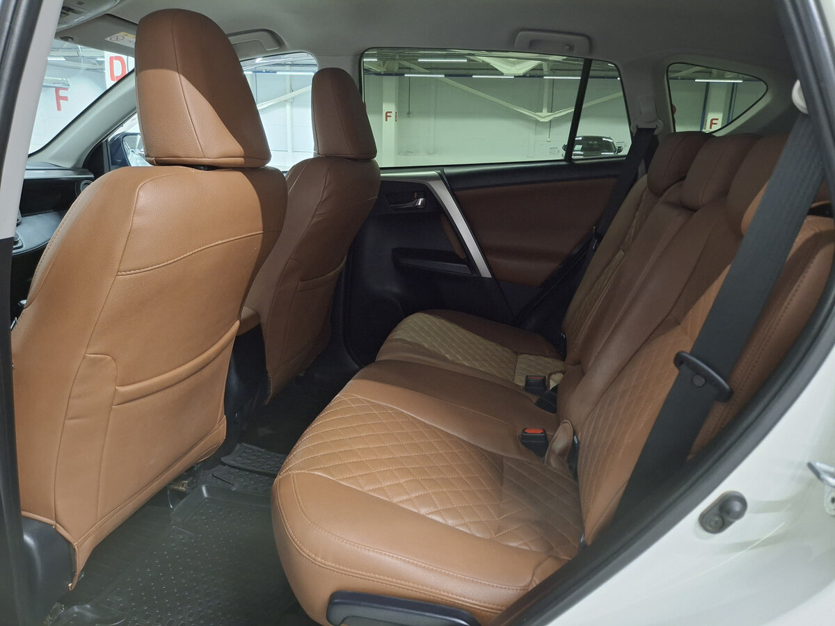 Toyota RAV4 б/у, 2017, Автоматическая. Фото: #11