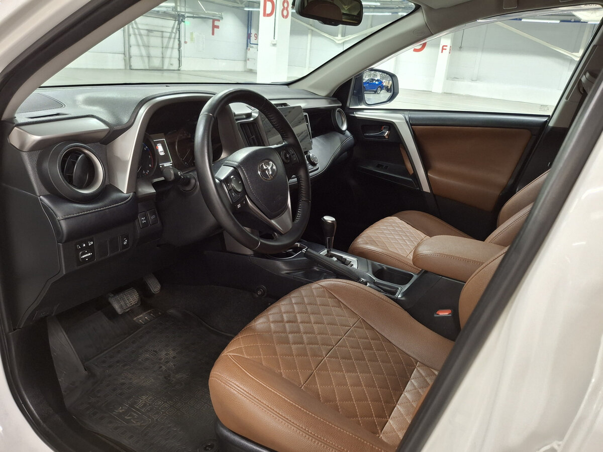 Toyota RAV4 б/у, 2017, Автоматическая. Фото: #15
