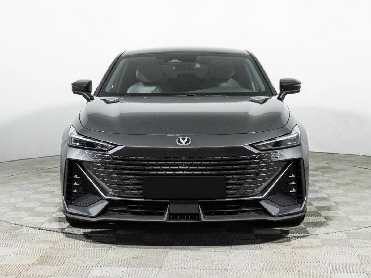 Changan UNI-V б/у, 2023, Роботизированная. Фото: #1