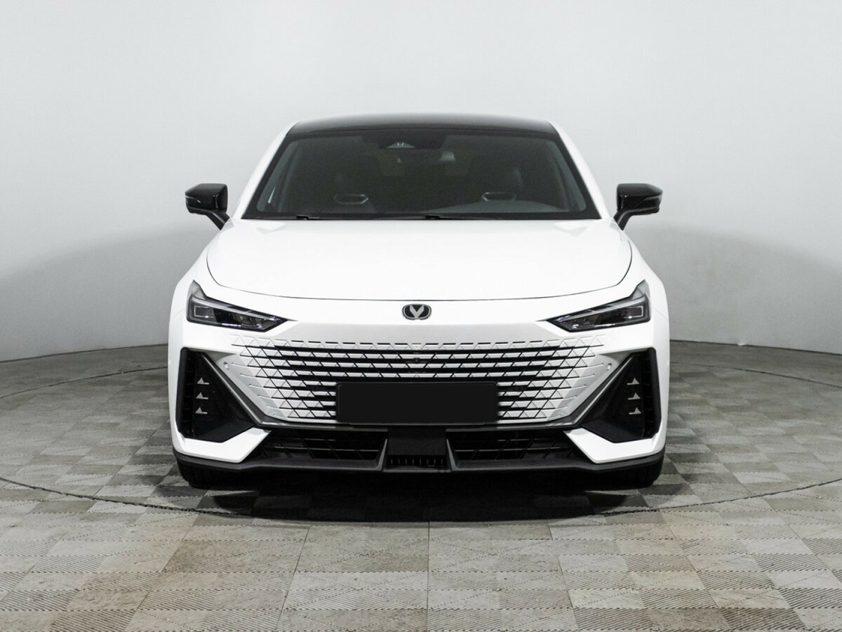 Changan UNI-V б/у, 2023, Роботизированная. Фото: #1