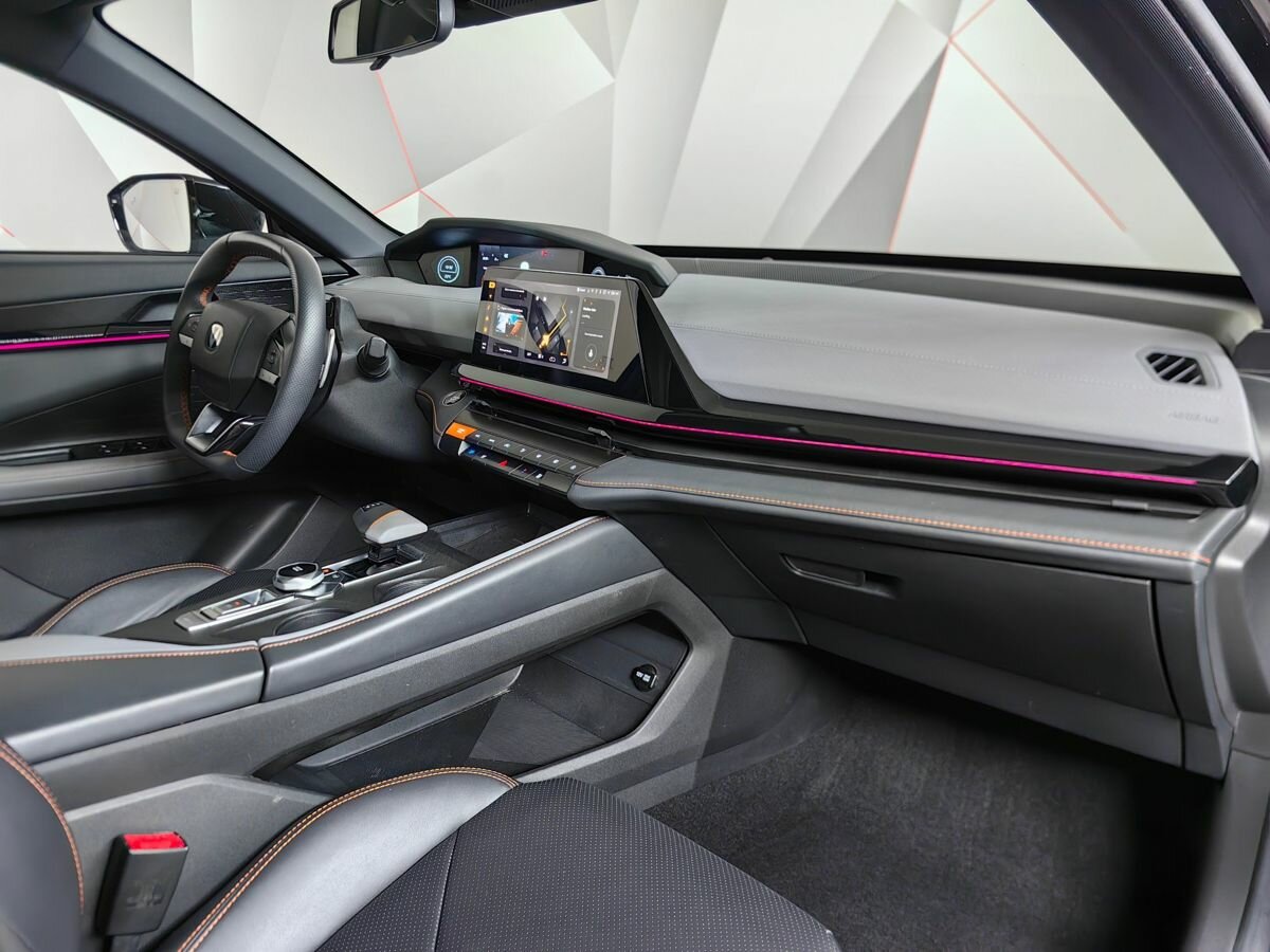 Changan UNI-V б/у, 2023, Роботизированная. Фото: #8