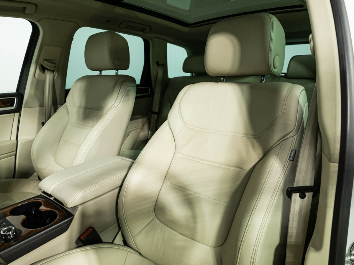 Volkswagen Touareg б/у, 2013, Автоматическая. Фото: #15