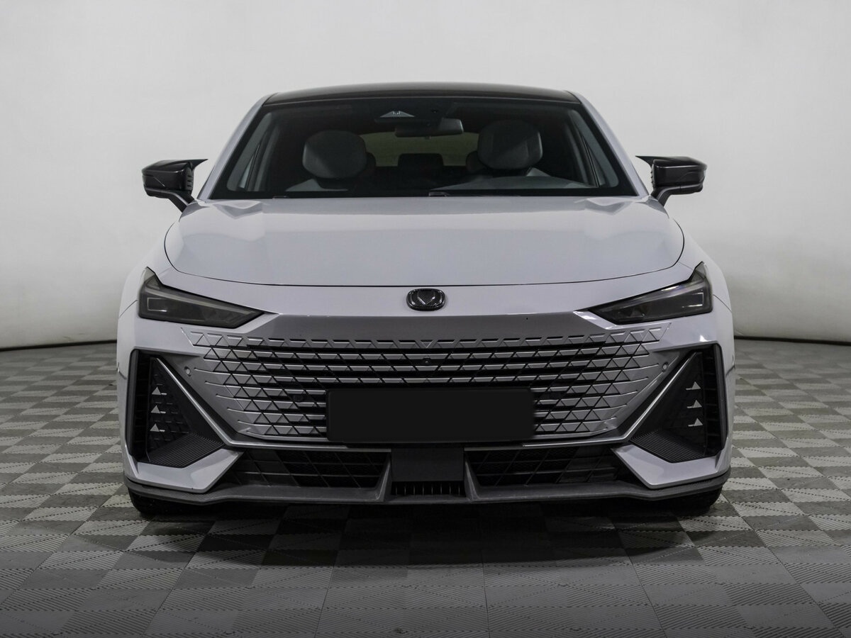 Changan UNI-V б/у, 2023, Роботизированная. Фото: #1