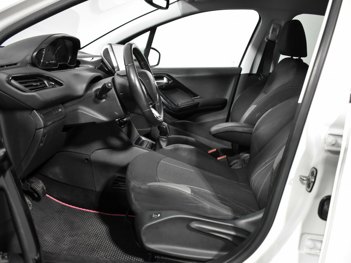 Peugeot 208 б/у, 2013, Механическая. Фото: #9