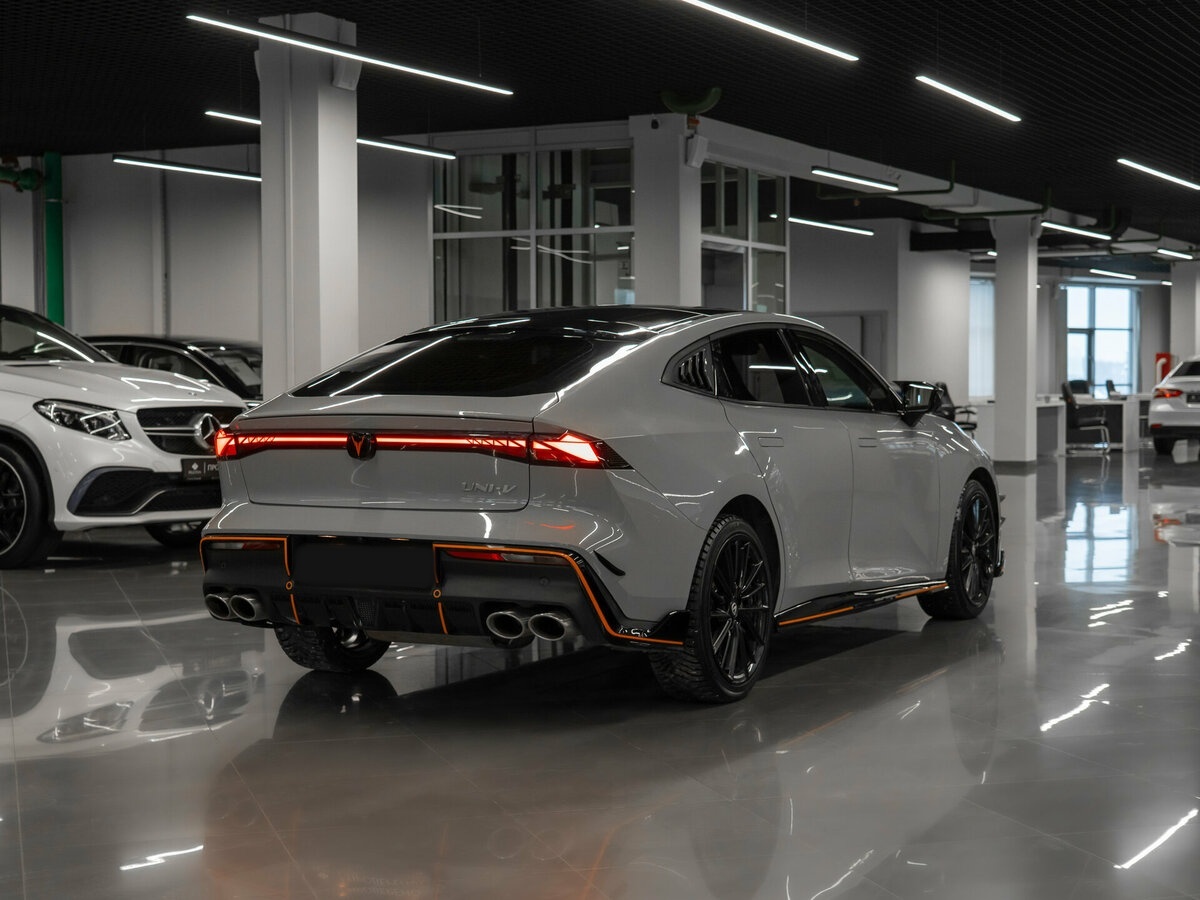 Changan UNI-V б/у, 2023, Роботизированная. Фото: #4