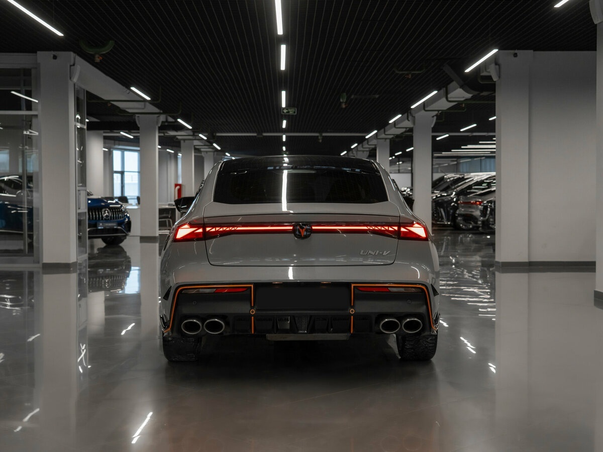 Changan UNI-V б/у, 2023, Роботизированная. Фото: #5