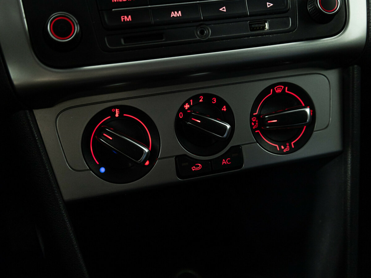 Volkswagen Polo б/у, 2013, Механическая. Фото: #14