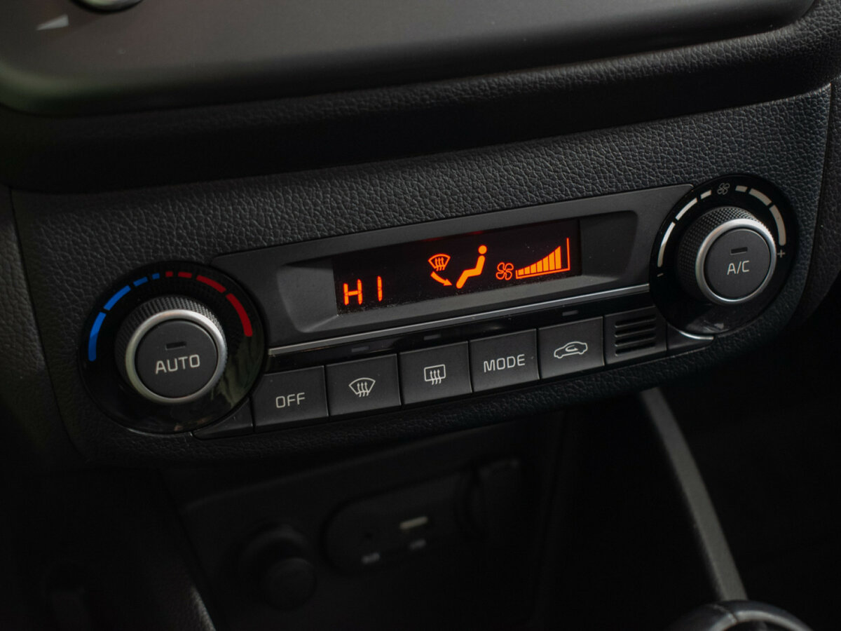 Kia Rio б/у, 2016, Автоматическая. Фото: #12