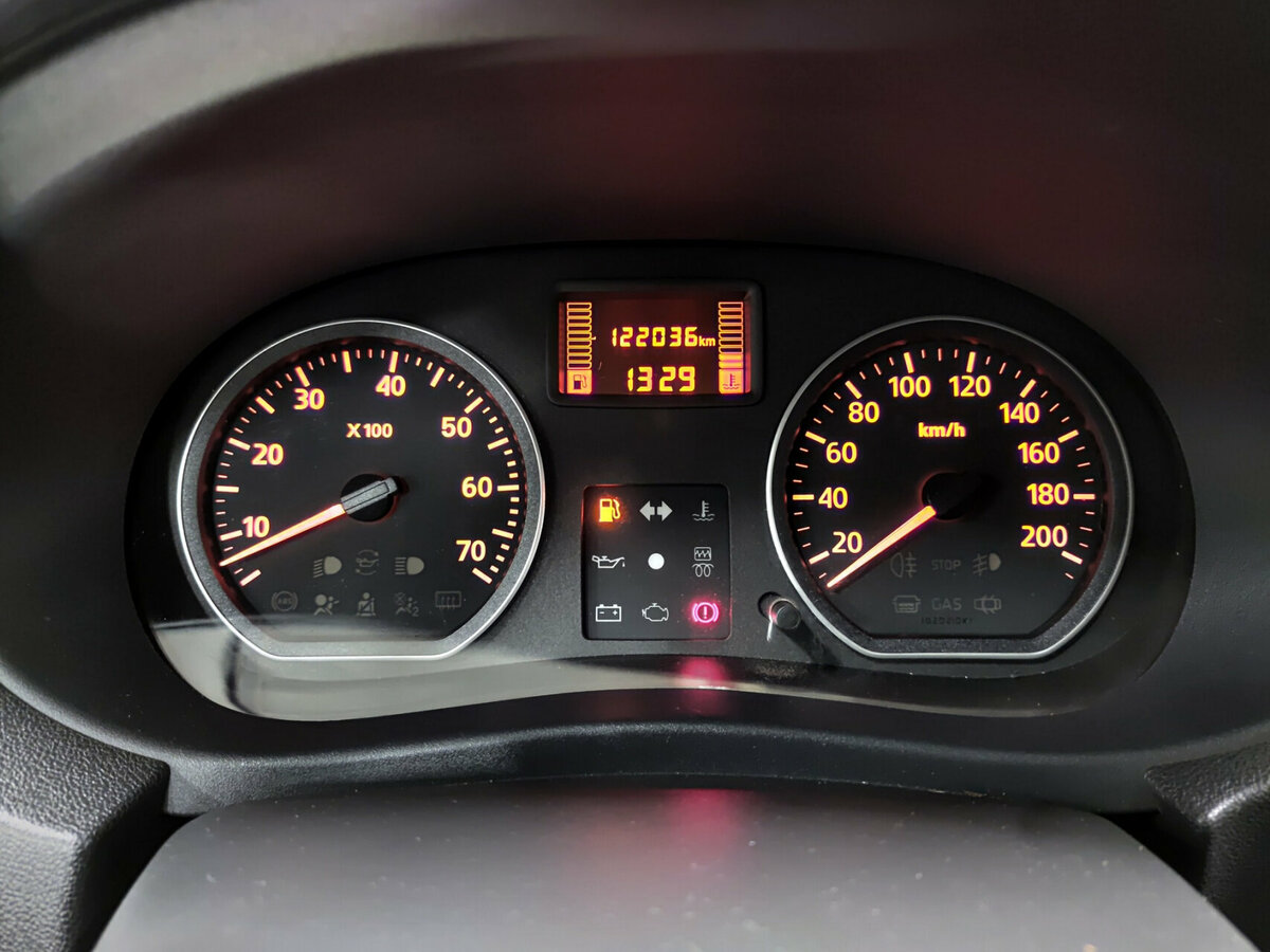 Nissan Almera б/у, 2015, Механическая. Фото: #11