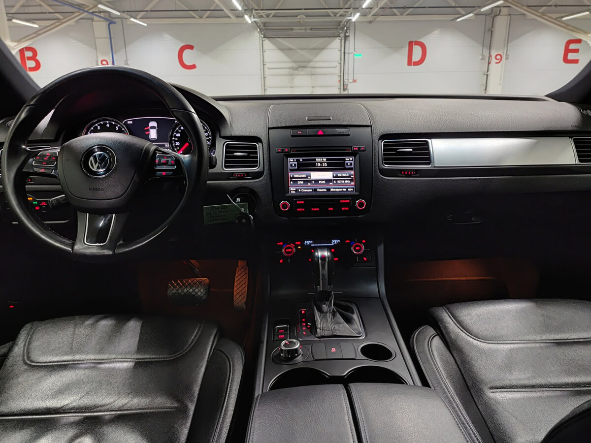 Volkswagen Touareg б/у, 2012, Автоматическая. Фото: #13