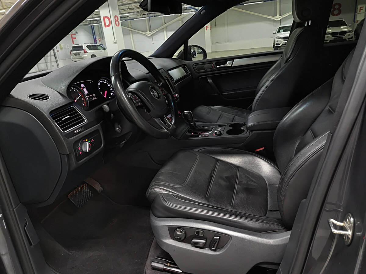 Volkswagen Touareg б/у, 2012, Автоматическая. Фото: #15