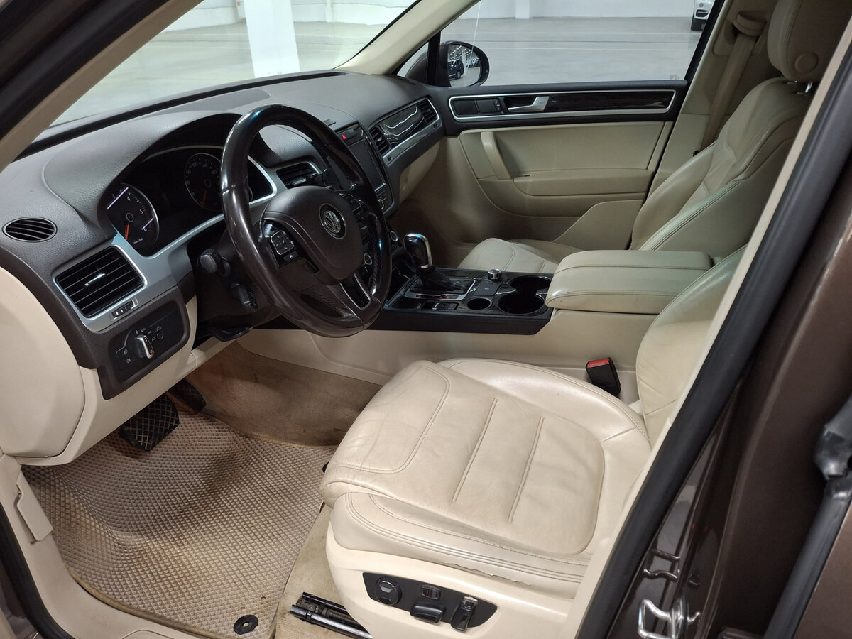 Volkswagen Touareg б/у, 2013, Автоматическая. Фото: #15