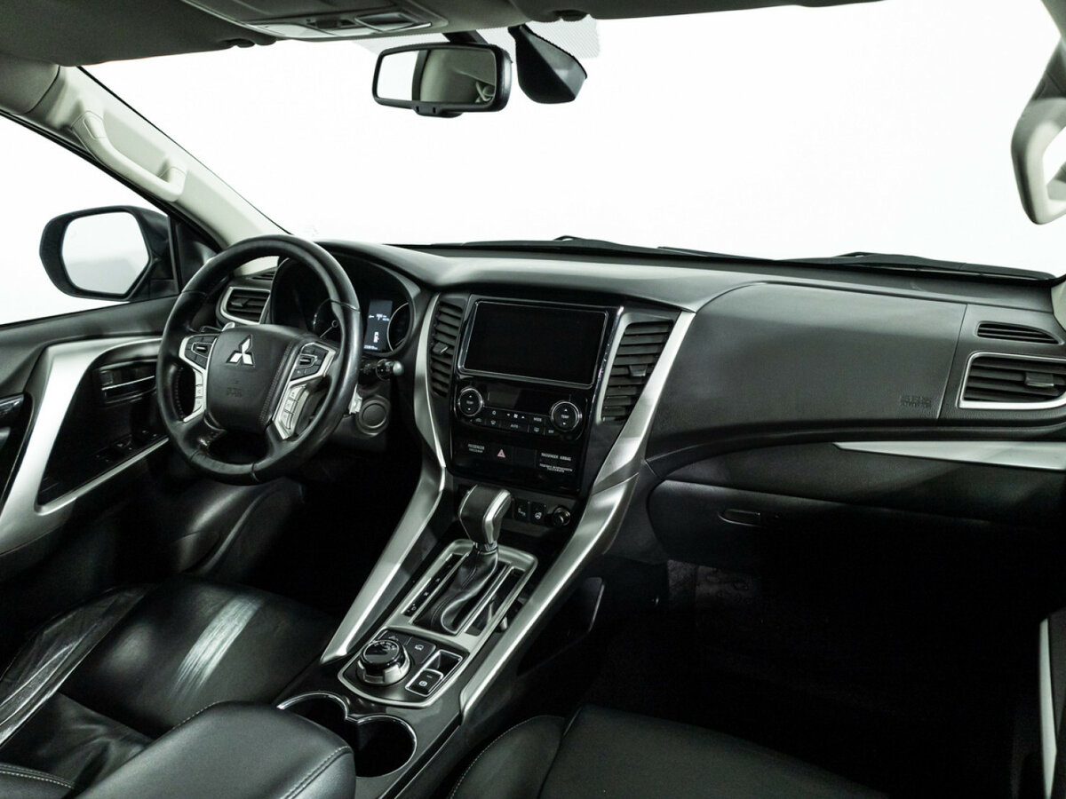 Митсубиши Паджеро Спорт б/у, 2017, Автоматическая. Фото: #6